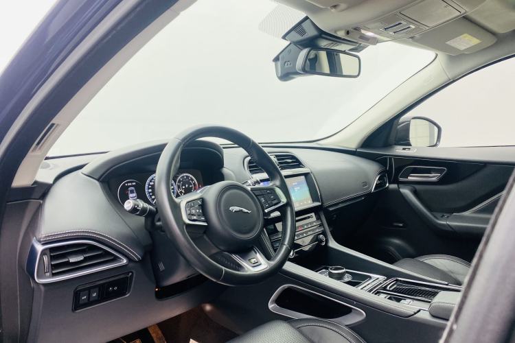 Used Jaguar F-PACE 2018 Restyled 2.0T All-Wheel-Drive R-Sport Sport Edition Interior 1