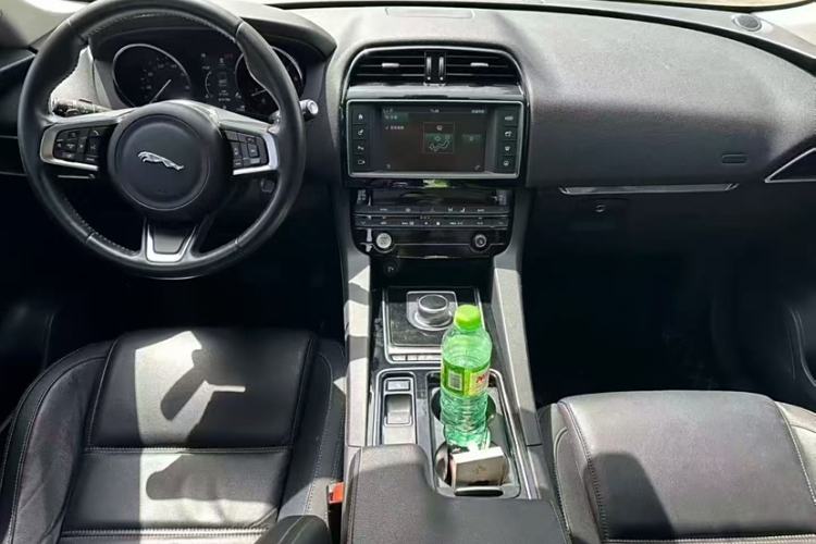 Used Jaguar F-PACE 2018 2.0T Four-Wheel Drive Urban Luxury Edition Interior 1