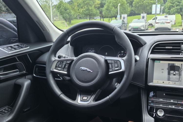 Used Jaguar F-PACE 2018 2.0T All-Wheel Drive R-Sport Sport Edition Interior 10