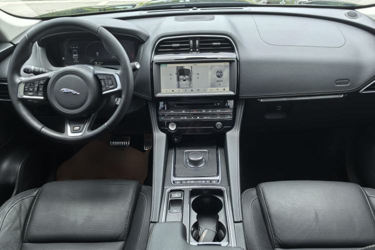 Used Jaguar F-PACE 2018 2.0T All-Wheel Drive R-Sport Sport Edition Interior 11