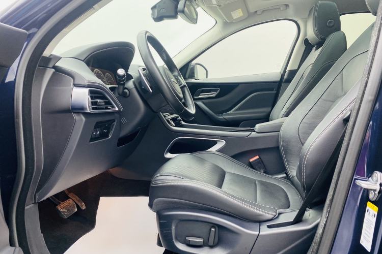 Used Jaguar F-PACE 2018 Restyled 2.0T All-Wheel-Drive R-Sport Sport Edition Interior 2