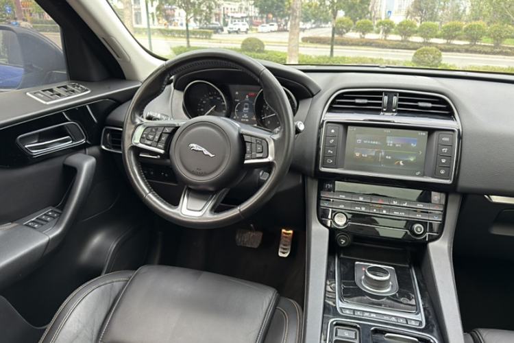 Used Jaguar F-PACE 2018 2.0T Four-Wheel Drive Urban Luxury Edition Interior 2