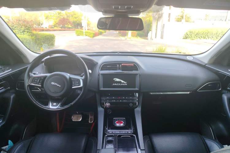 Used Jaguar F-PACE 2018 Restyled 2.0T All-Wheel-Drive R-Sport Sport Edition Interior 2