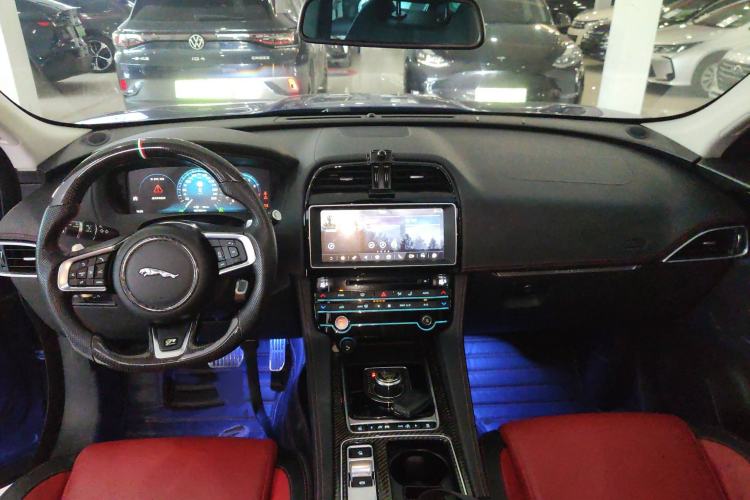 Used Jaguar F-PACE 2018 2.0T All-Wheel Drive R-Sport Sport Edition Interior 2