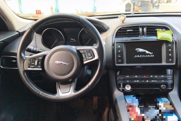 Used Jaguar F-PACE 2018 2.0T Four-Wheel Drive Urban Luxury Edition Interior 2