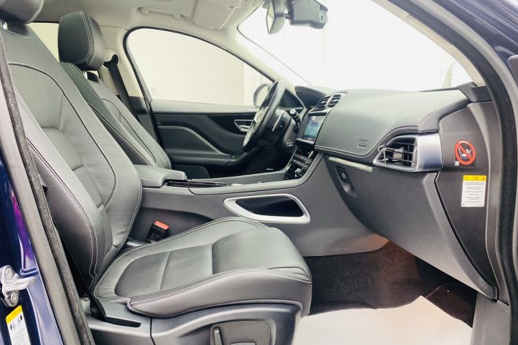 Used Jaguar F-PACE 2018 Restyled 2.0T All-Wheel-Drive R-Sport Sport Edition Interior 3