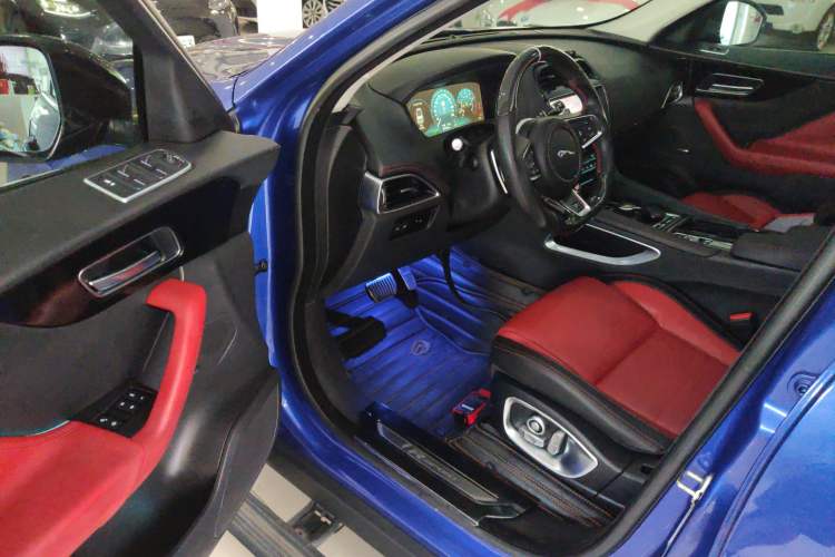 Used Jaguar F-PACE 2018 2.0T All-Wheel Drive R-Sport Sport Edition Interior 3