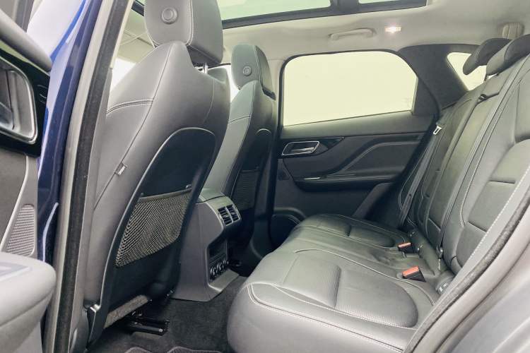Used Jaguar F-PACE 2018 Restyled 2.0T All-Wheel-Drive R-Sport Sport Edition Interior 4