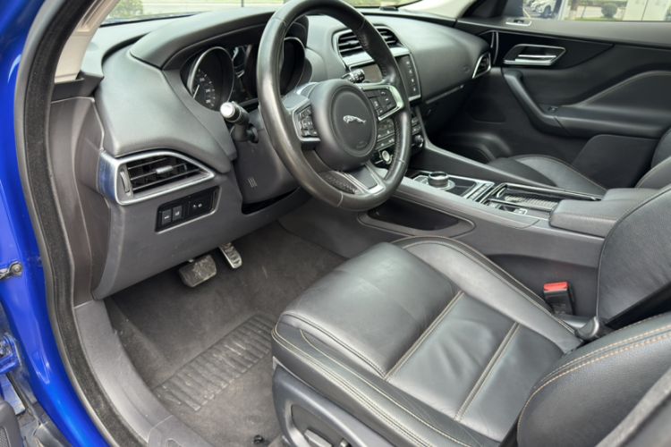 Used Jaguar F-PACE 2018 2.0T Four-Wheel Drive Urban Luxury Edition Interior 4