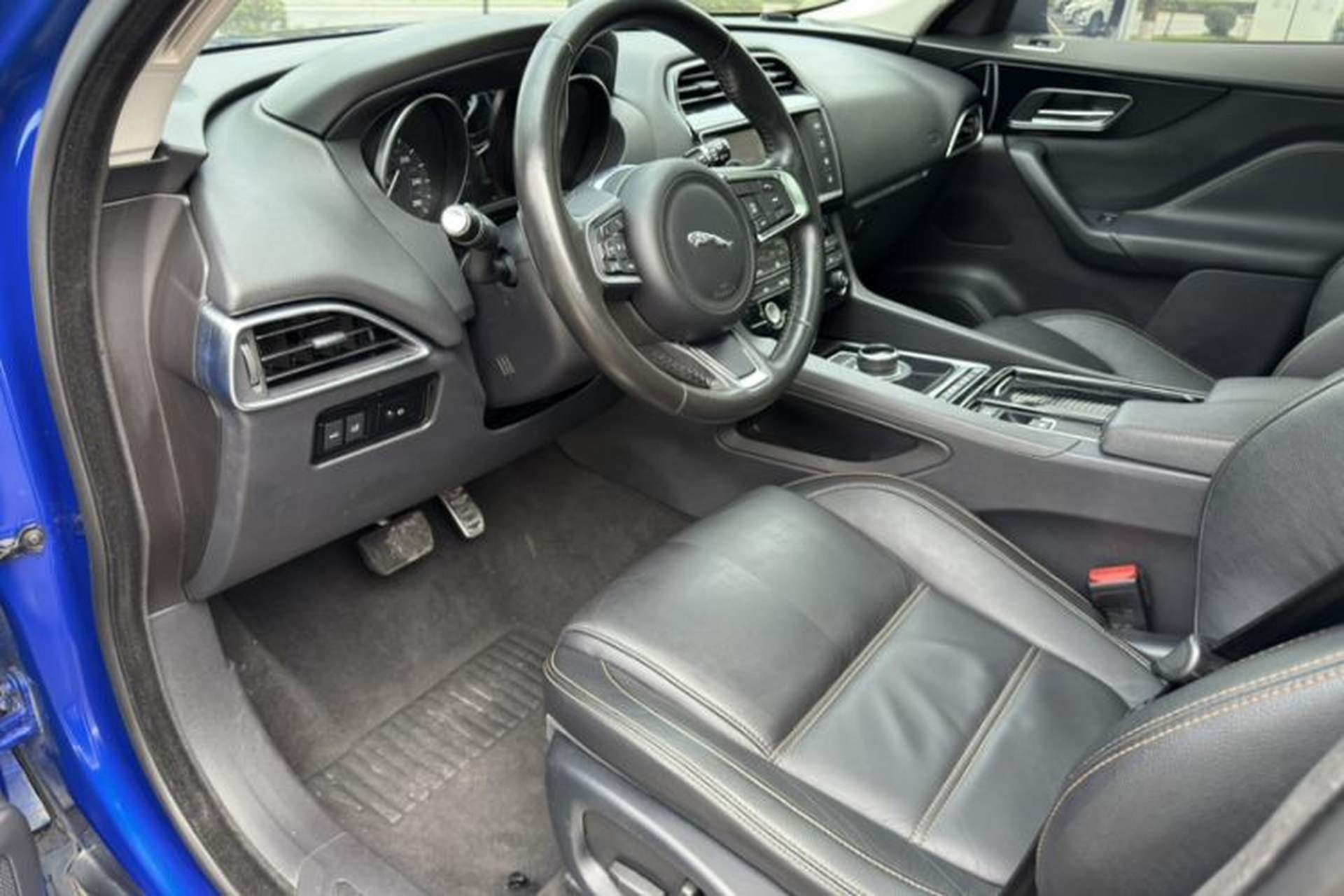 Used Jaguar F-PACE 2018 2.0T Four-Wheel Drive Urban Luxury Edition Interior 4