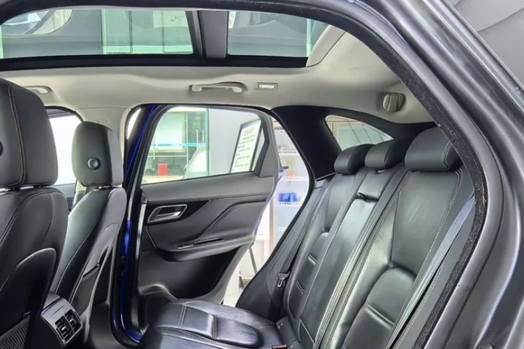 Used Jaguar F-PACE 2018 2.0T Four-Wheel Drive Urban Luxury Edition Interior 4