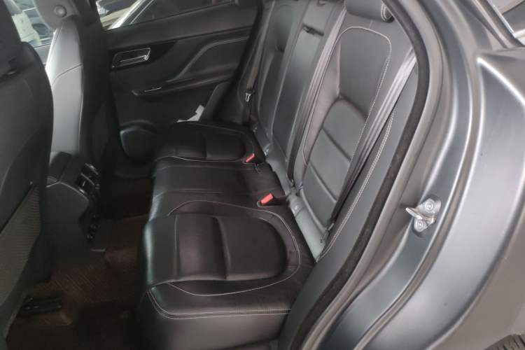 Used Jaguar F-PACE 2018 2.0T All-Wheel Drive R-Sport Sport Edition Interior 4