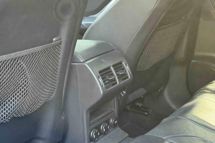 Used Jaguar F-PACE 2018 2.0T All-Wheel Drive R-Sport Sport Edition Interior 5