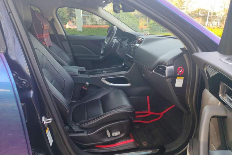 Used Jaguar F-PACE 2018 Restyled 2.0T All-Wheel-Drive R-Sport Sport Edition Interior 6
