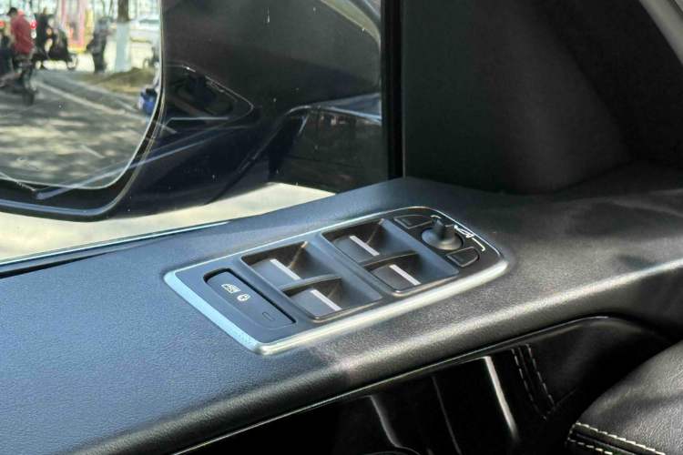 Used Jaguar F-PACE 2018 2.0T All-Wheel Drive R-Sport Sport Edition Interior 6