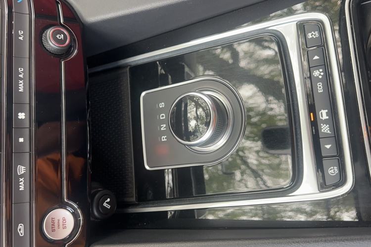 Used Jaguar F-PACE 2018 2.0T All-Wheel Drive R-Sport Sport Edition Interior 6