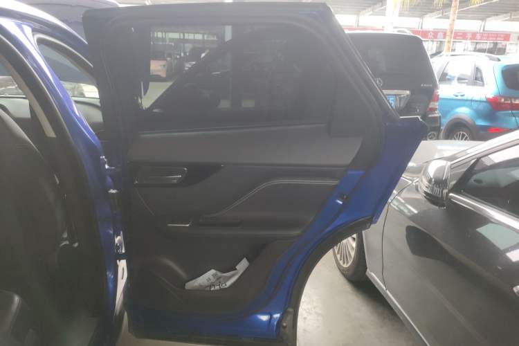 Used Jaguar F-PACE 2018 2.0T All-Wheel Drive R-Sport Sport Edition Interior 6