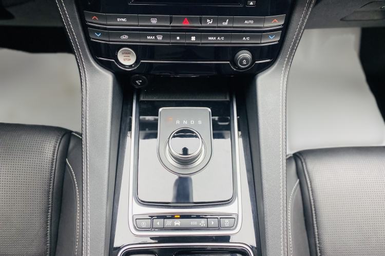 Used Jaguar F-PACE 2018 Restyled 2.0T All-Wheel-Drive R-Sport Sport Edition Interior 7