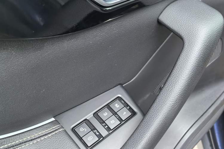 Used Jaguar F-PACE 2018 2.0T All-Wheel Drive R-Sport Sport Edition Interior 7
