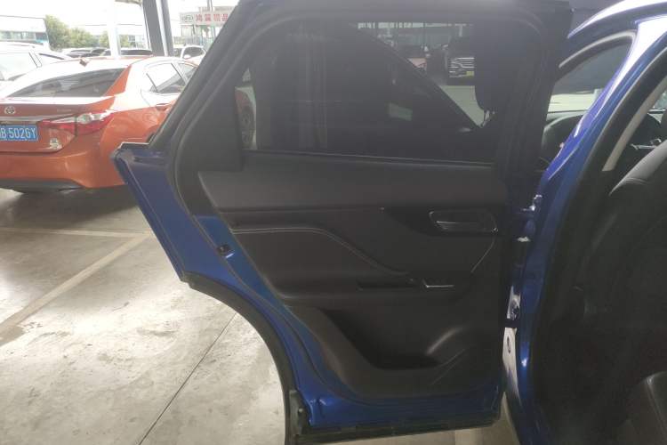 Used Jaguar F-PACE 2018 2.0T All-Wheel Drive R-Sport Sport Edition Interior 8