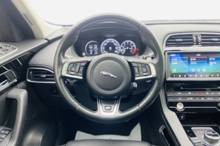Used Jaguar F-PACE 2018 Restyled 2.0T All-Wheel-Drive R-Sport Sport Edition Interior 9