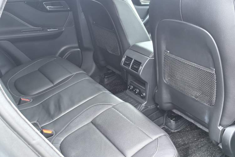 Used Jaguar F-PACE 2018 2.0T All-Wheel Drive R-Sport Sport Edition Interior 9