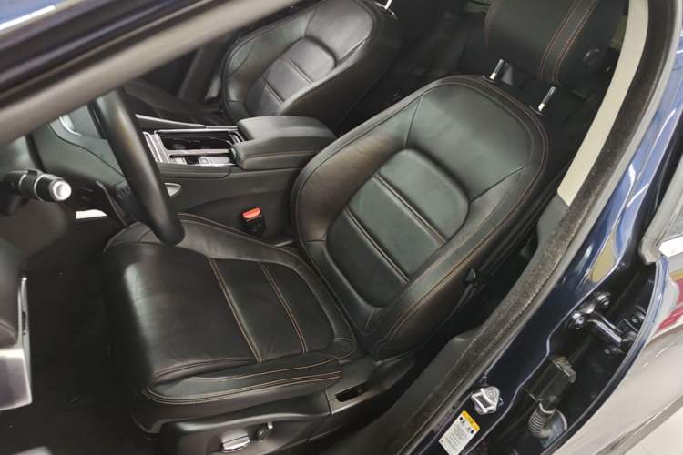 Used Jaguar F-PACE 2018 2.0T Two-Wheel Drive Urban Deluxe Edition Left Front Seat