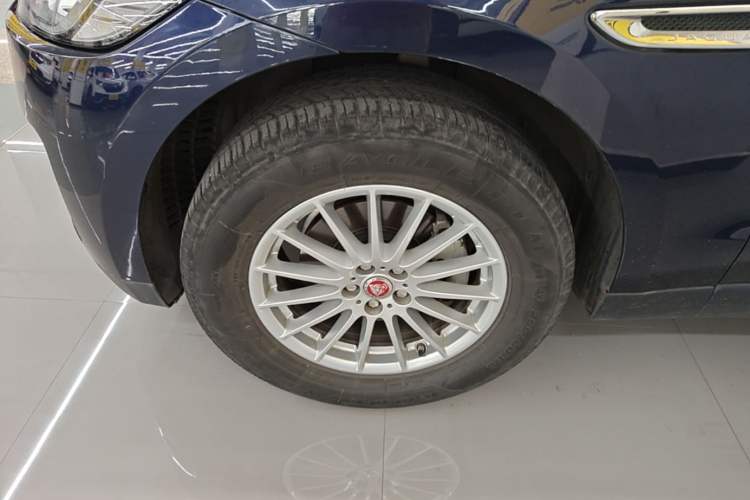 Used Jaguar F-PACE 2018 2.0T Two-Wheel Drive Urban Deluxe Edition Left Front Wheel Hub