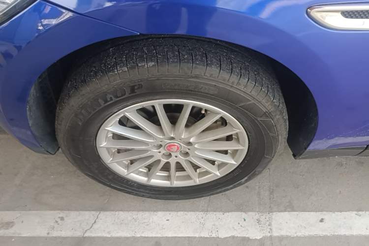Used Jaguar F-PACE 2018 2.0T Four-Wheel Drive Urban Luxury Edition Left Front Wheel Hub