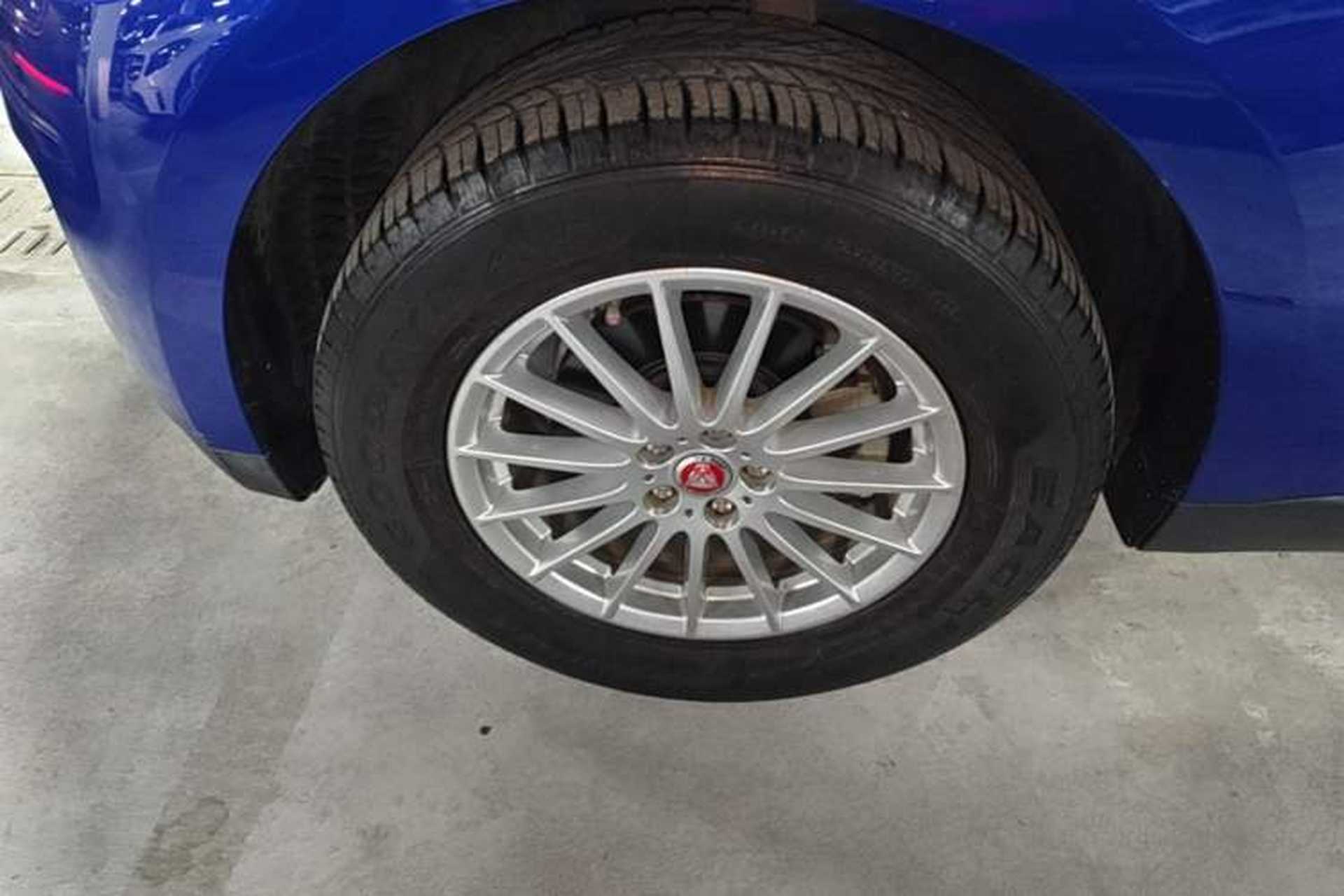 Used Jaguar F-PACE 2018 2.0T Four-Wheel Drive Urban Luxury Edition Left Front Wheel Hub