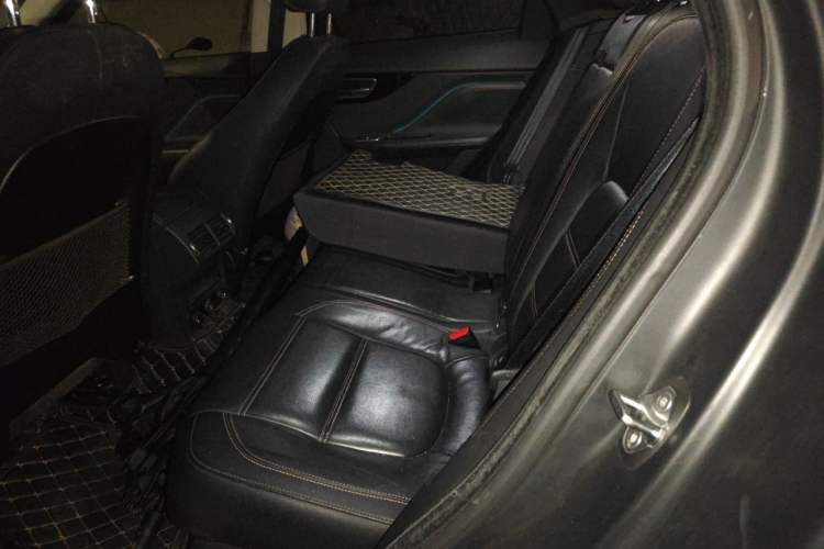 Used Jaguar F-PACE 2018 2.0T Two-Wheel Drive Urban Deluxe Edition Left Rear Seat