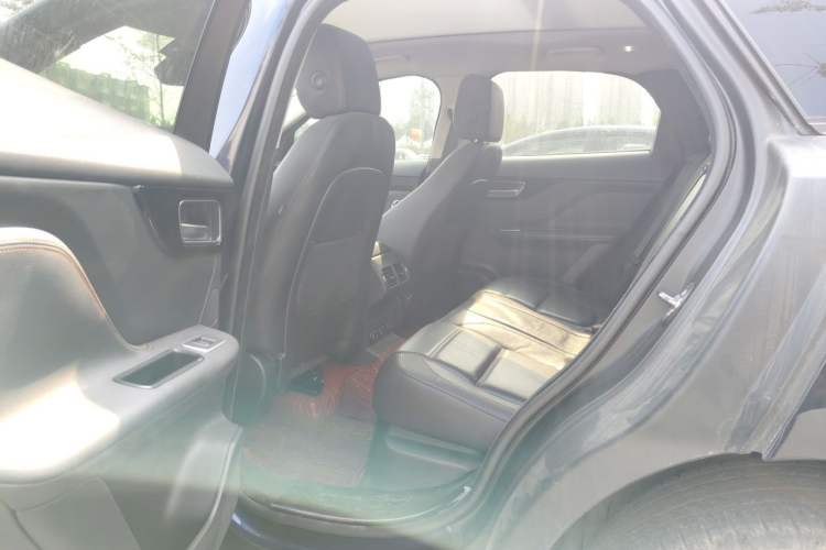 Used Jaguar F-PACE 2018 2.0T Two-Wheel Drive Urban Deluxe Edition Left Rear Seat