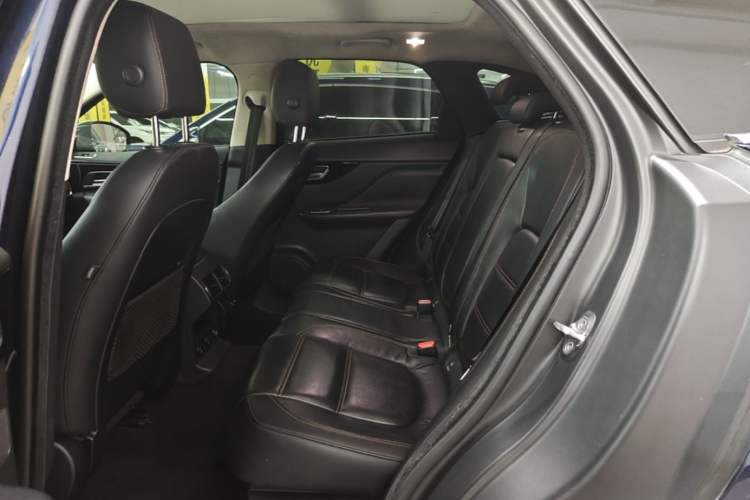 Used Jaguar F-PACE 2018 2.0T Two-Wheel Drive Urban Deluxe Edition Left Rear Seat