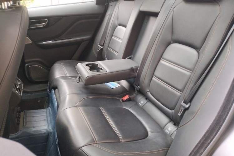 Used Jaguar F-PACE 2018 2.0T Four-Wheel Drive Urban Luxury Edition Left Rear Seat