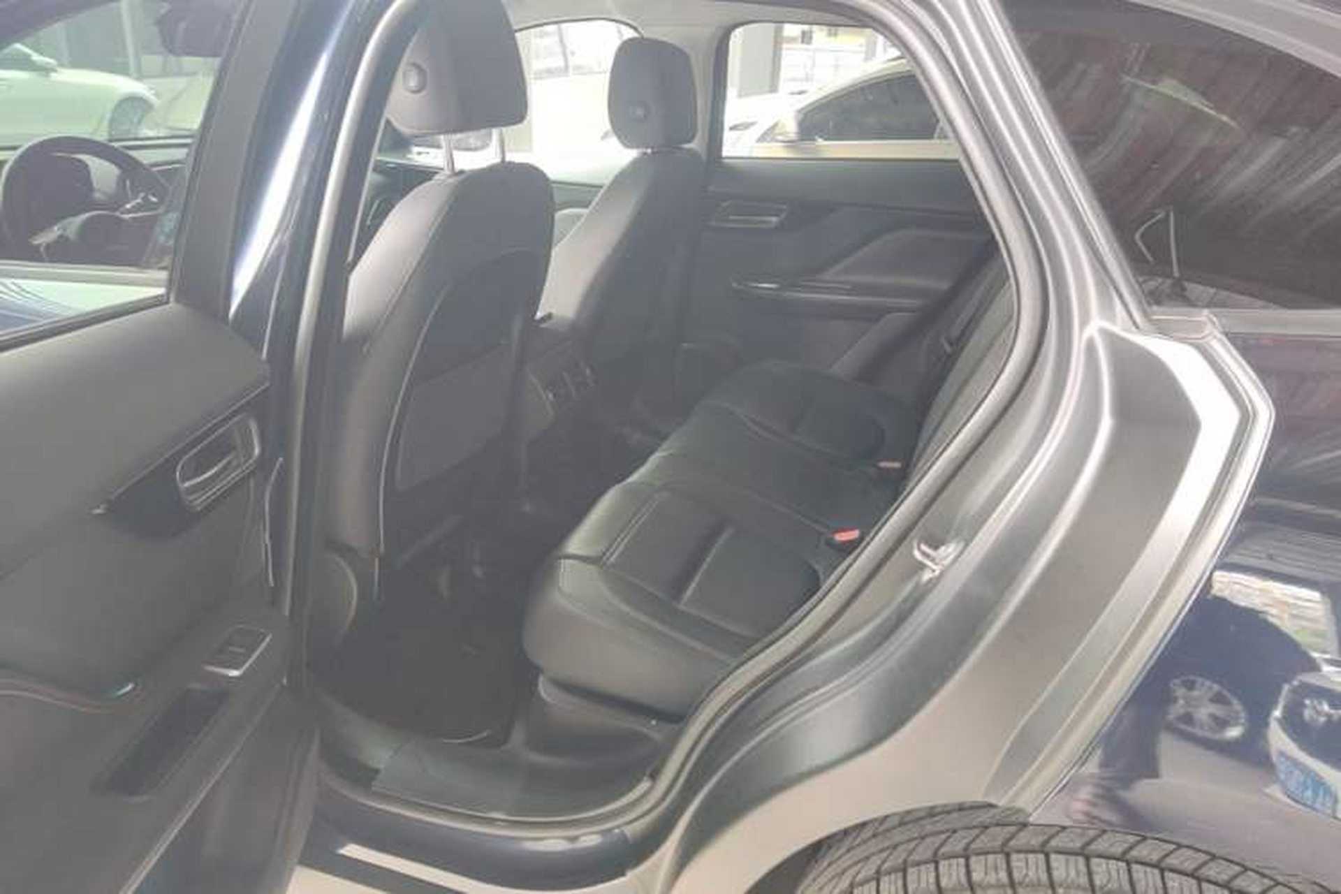 Used Jaguar F-PACE 2018 2.0T Two-Wheel Drive Urban Deluxe Edition Left Rear Seat