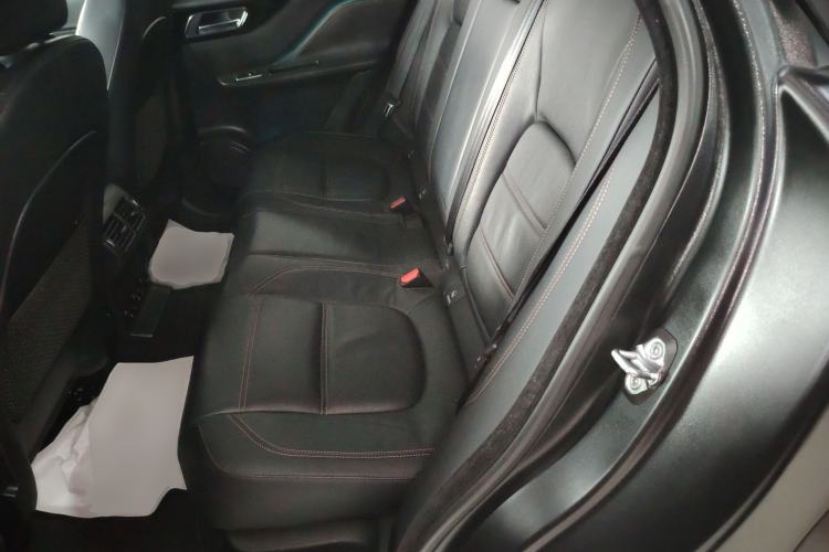 Used Jaguar F-PACE 2018 2.0T Two-Wheel Drive Urban Deluxe Edition Left Rear Seat
