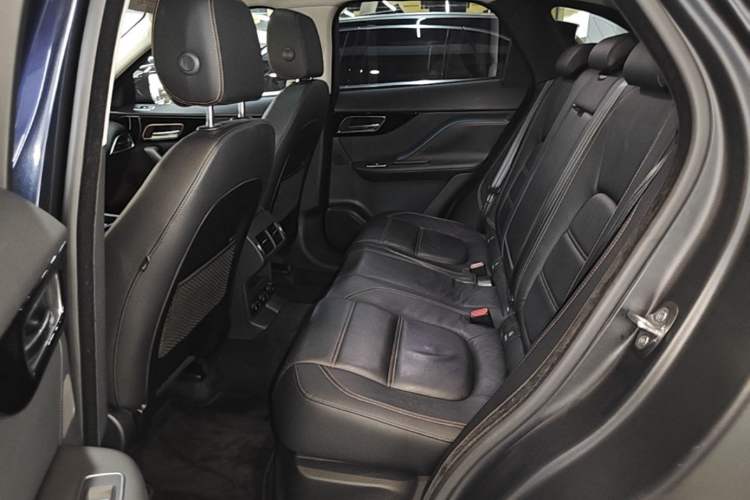 Used Jaguar F-PACE 2018 2.0T Two-Wheel Drive Urban Deluxe Edition Left Rear Seat