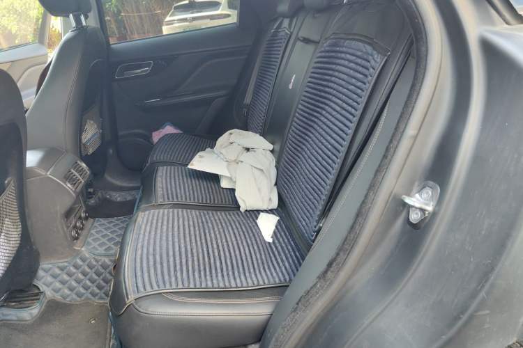 Used Jaguar F-PACE 2018 2.0T Two-Wheel Drive Urban Deluxe Edition Left Rear Seat