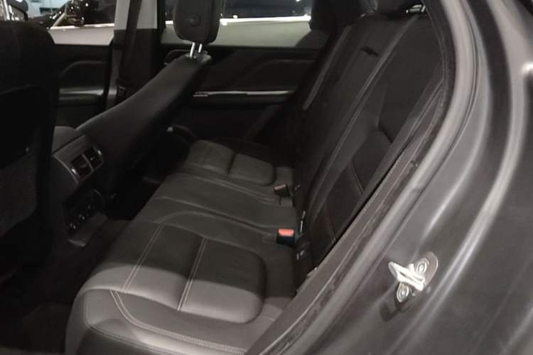 Used Jaguar F-PACE 2018 2.0T Two-Wheel Drive Urban Deluxe Edition Left Rear Seat