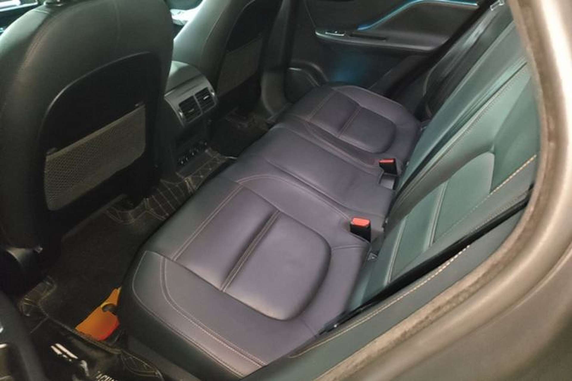 Used Jaguar F-PACE 2018 2.0T Four-Wheel Drive Urban Luxury Edition Left Rear Seat