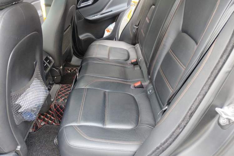 Used Jaguar F-PACE 2018 2.0T Four-Wheel Drive Urban Luxury Edition Left Rear Seat