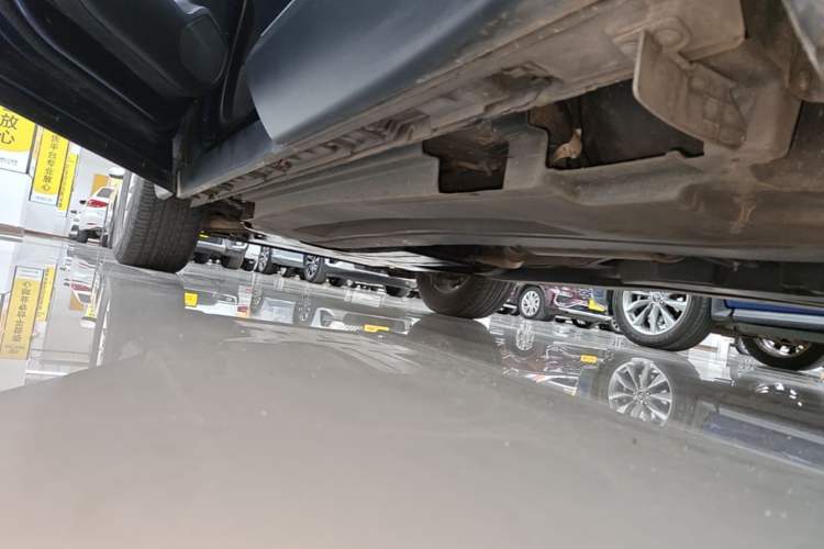 Used Jaguar F-PACE 2018 2.0T Two-Wheel Drive Urban Deluxe Edition Left Side Sill