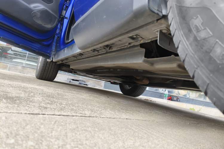 Used Jaguar F-PACE 2018 2.0T Two-Wheel Drive Urban Deluxe Edition Left Side Sill