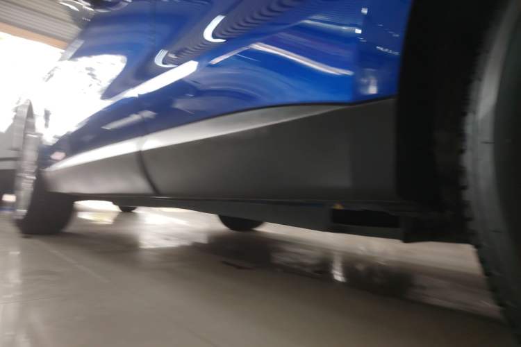 Used Jaguar F-PACE 2018 2.0T Two-Wheel Drive Urban Deluxe Edition Left Side Sill