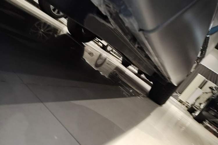 Used Jaguar F-PACE 2018 2.0T Two-Wheel Drive Urban Deluxe Edition Left Side Sill