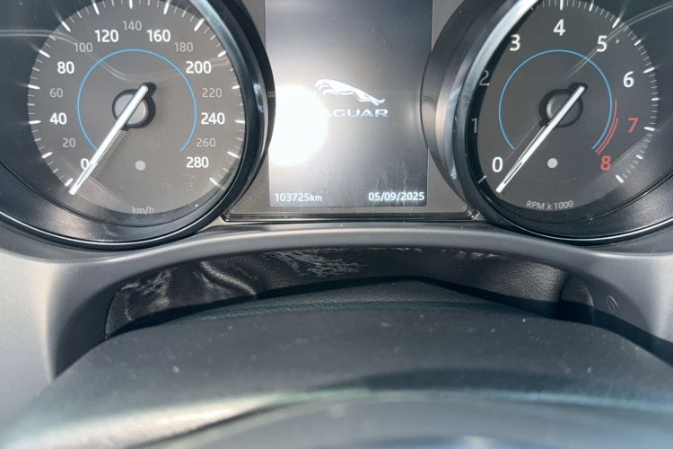 Used Jaguar F-PACE 2018 2.0T Four-Wheel Drive Urban Luxury Edition Odometer Close Up