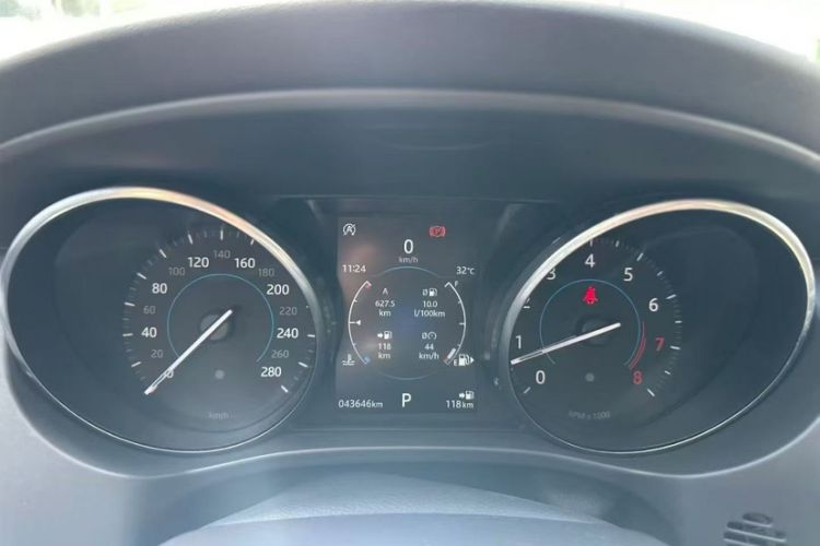 Used Jaguar F-PACE 2018 2.0T Four-Wheel Drive Urban Luxury Edition Odometer Close Up