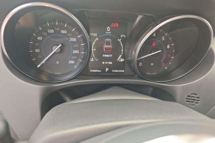 Used Jaguar F-PACE 2018 2.0T Four-Wheel Drive Urban Luxury Edition Odometer Close Up