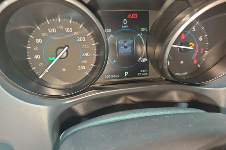 Used Jaguar F-PACE 2018 2.0T Two-Wheel Drive Urban Deluxe Edition Odometer Close Up