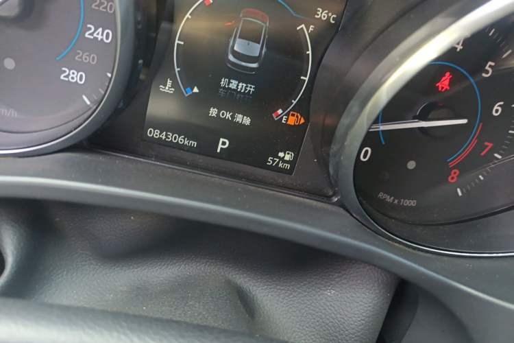 Used Jaguar F-PACE 2018 2.0T Four-Wheel Drive Urban Luxury Edition Odometer Close Up